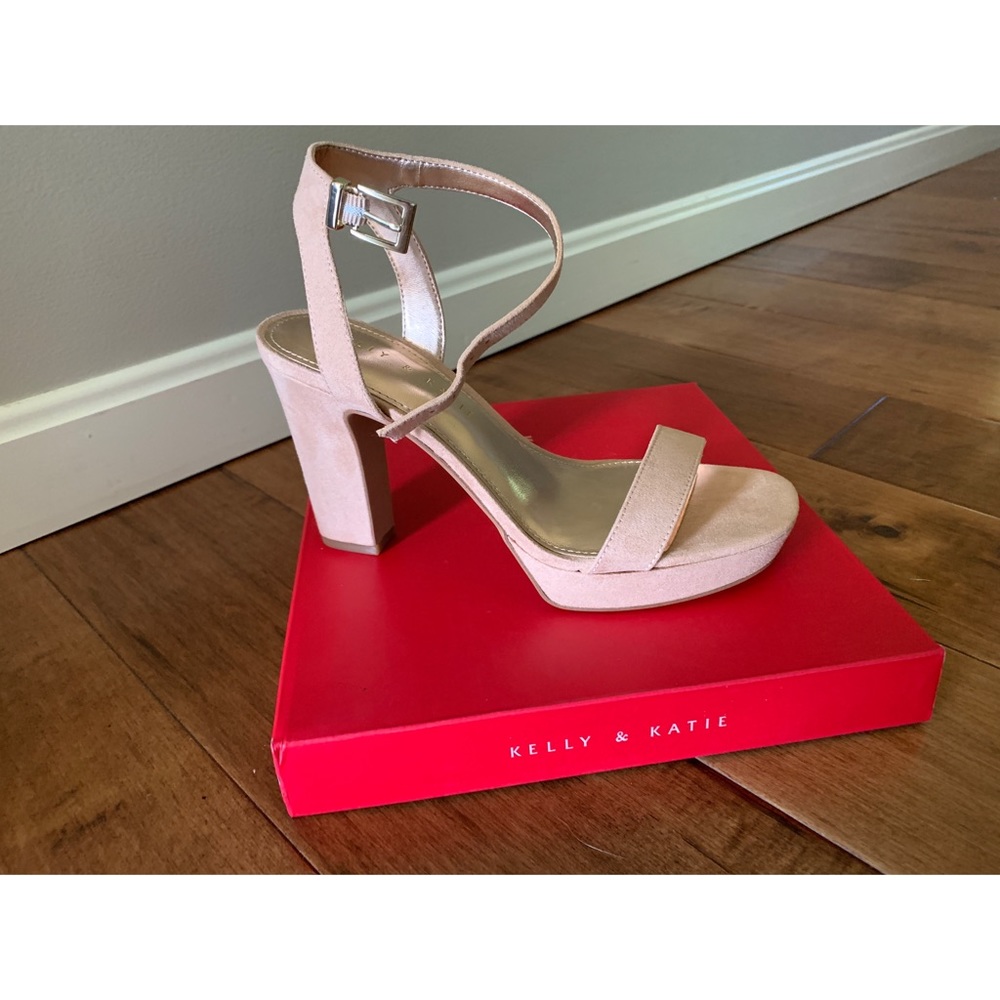 BRAND NEW in box blush SARAFINE PLATFORM SANDAL 7